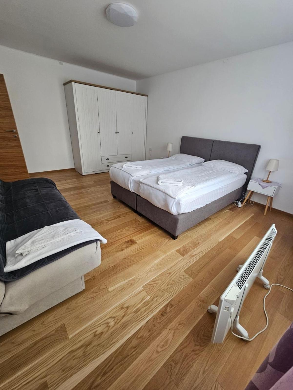 Apartman Centar Bulevar Ex Sa Garazom Banja Luka Eksteriør billede