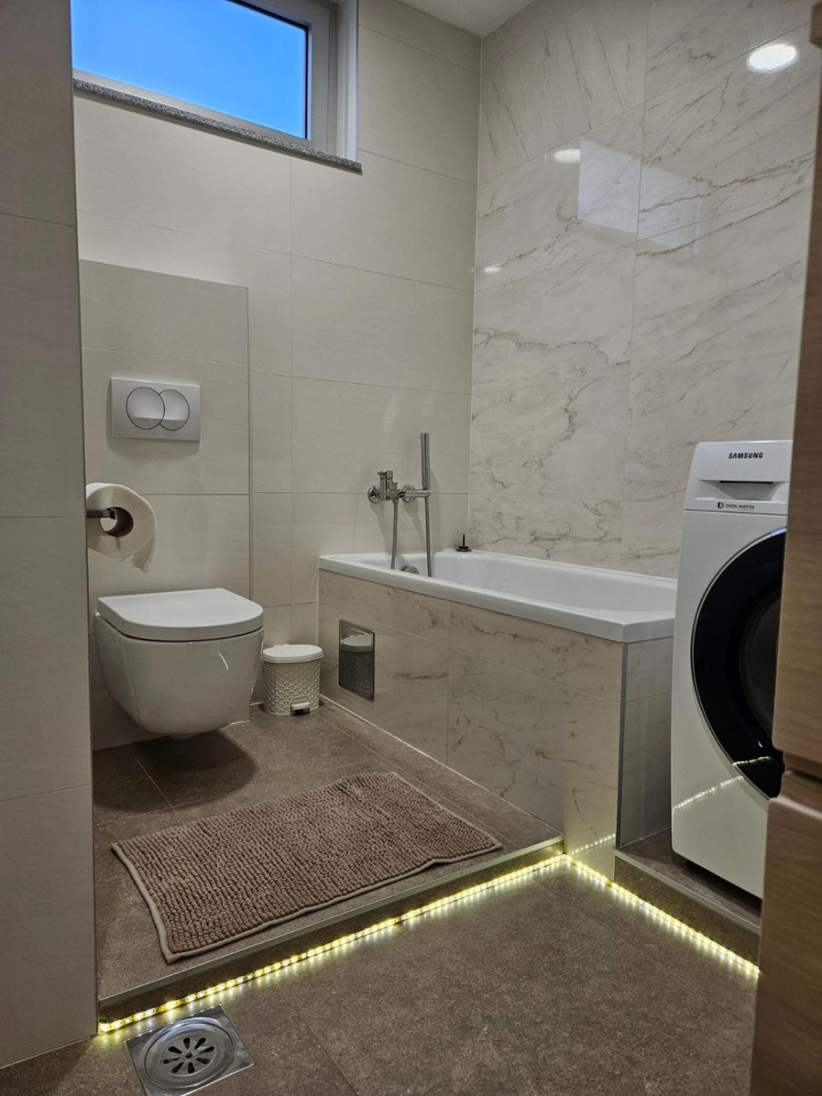 Apartman Centar Bulevar Ex Sa Garazom Banja Luka Eksteriør billede