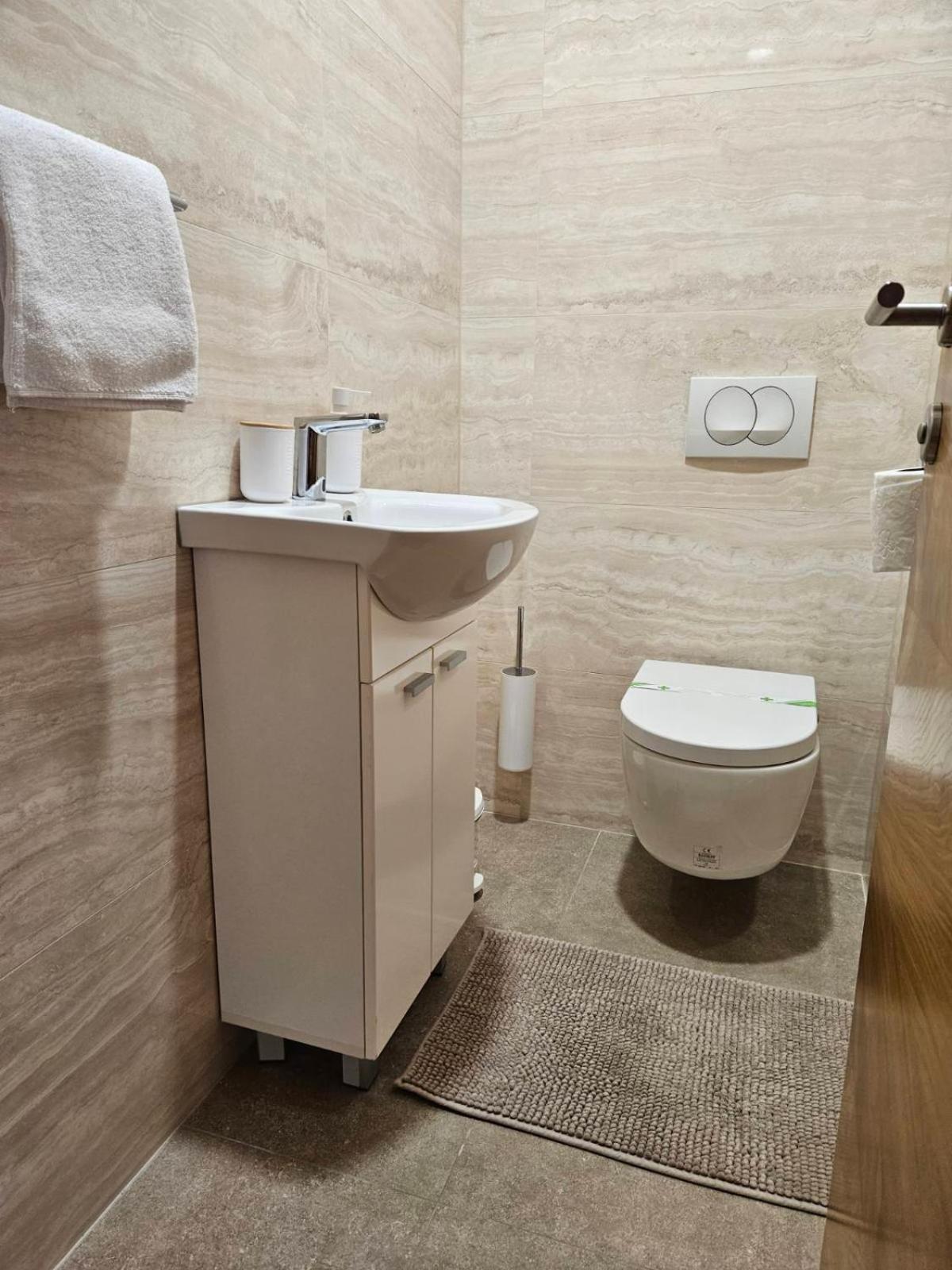 Apartman Centar Bulevar Ex Sa Garazom Banja Luka Eksteriør billede